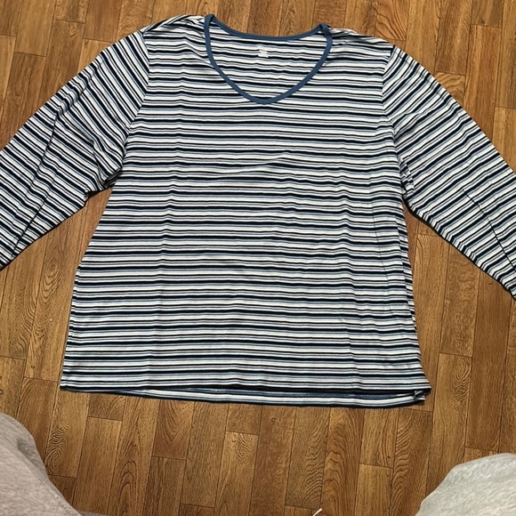 St. John's Bay Tops - St. John's Bay White and Blue Boxy Long Sleeve Tee (A5)